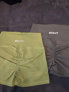 ECHT Scrunch-Back Shorts in Olive and Green - M
